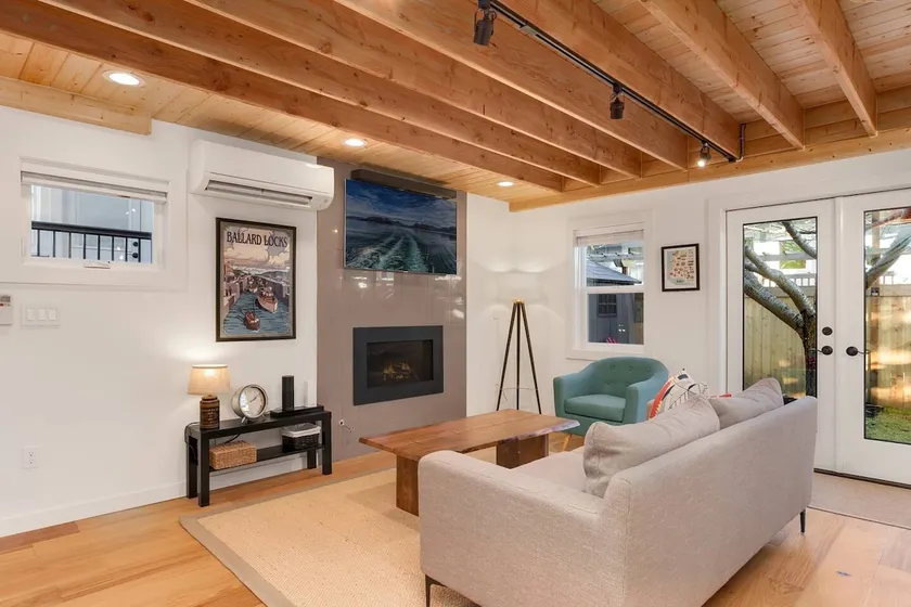 Ballard Locks & Market St | Fire Pit Courtyard · Chef's Kitchen | Designer Loft - Image 1