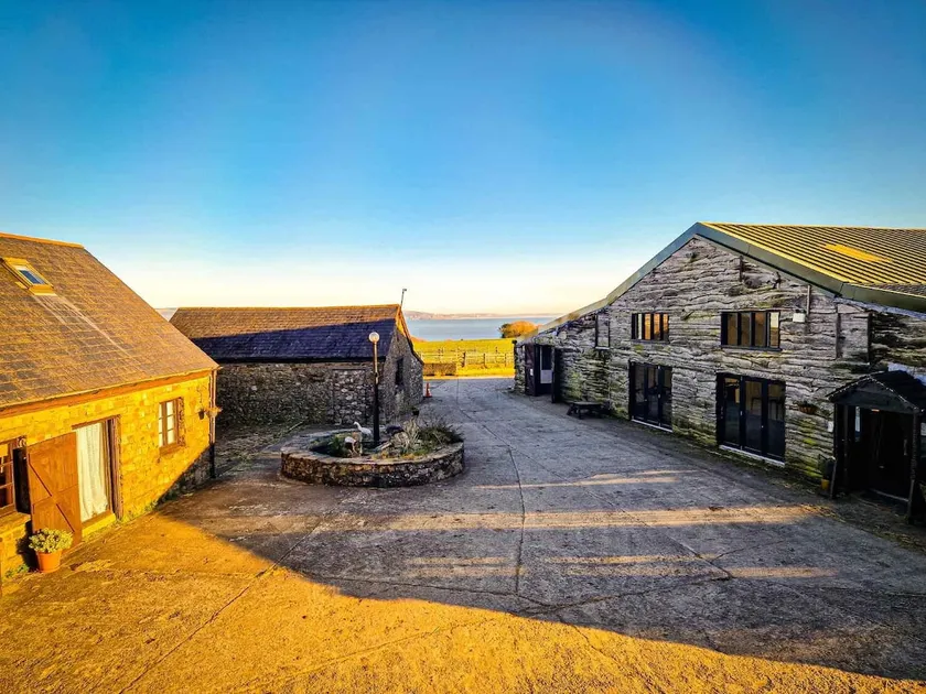 Peaceful Farm Stay Near Gower Beaches - Sleeps 4 - Image 1