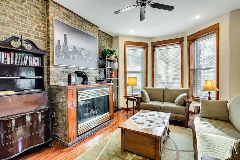 Walk to Foster Beach! 3 Bed Andersonville Duplex - Image 1