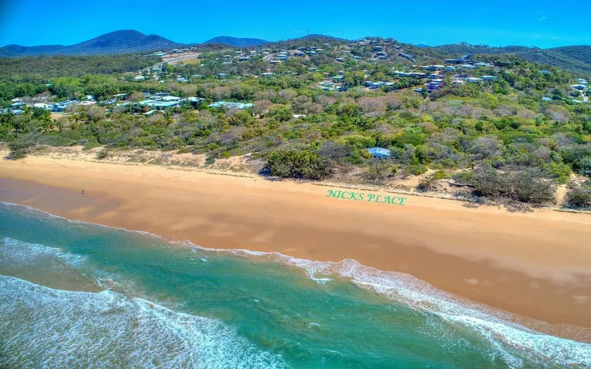 NICK'S PLACE - ON BEACH HOLIDAY HOUSE - Image 1