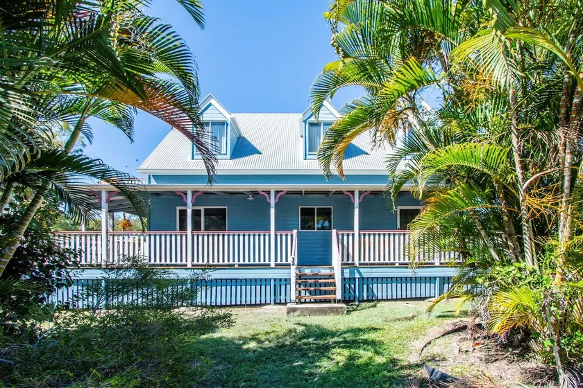 SEACHANGE LOFT HOLIDAY HOUSE - STROLL TO MAIN BEACH, BOAT PARKING - Image 1