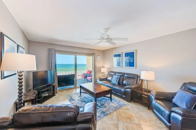 104: Condo direct sur la plage! - Image 1