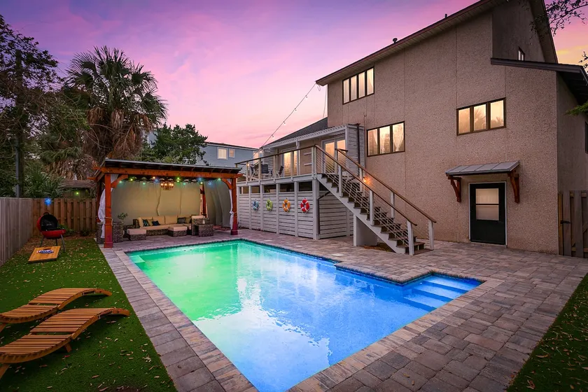 Marsh Front Beach House w / Private Pool, Schlafmöglichkeiten für 12 am East Beach, 2 Blocks zum Zugang zum Strand - Image 1