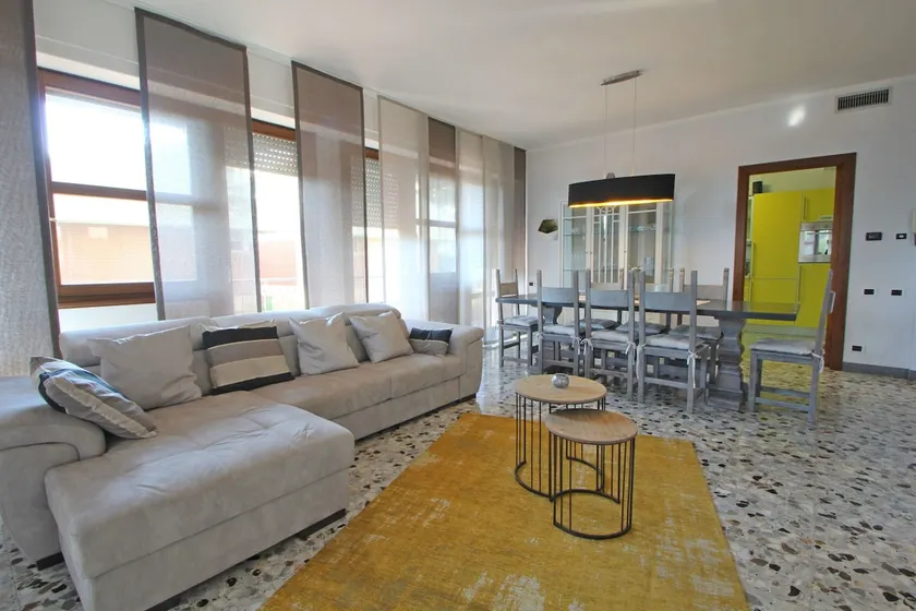 Appartamento per 6 Persone a Ronchi/Poveromo a 120m dal mare, Wifi, Parcheggio - Image 1