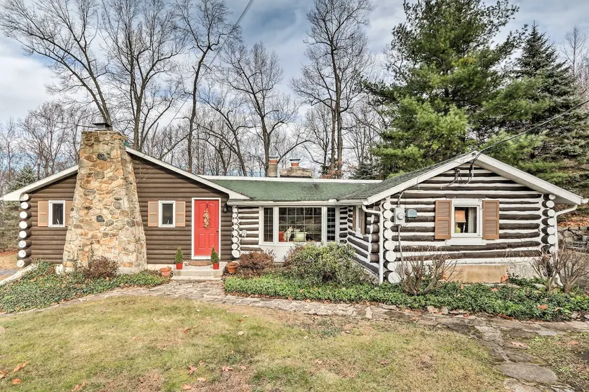 Macungie Cabin w/ Fireplace Near Bear Creek Skiing - Image 1