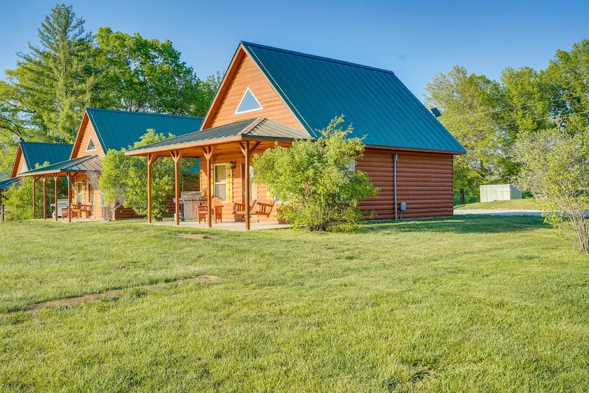 Lakefront Columbia Cabin w/ Porch & Shared Dock - Image 1