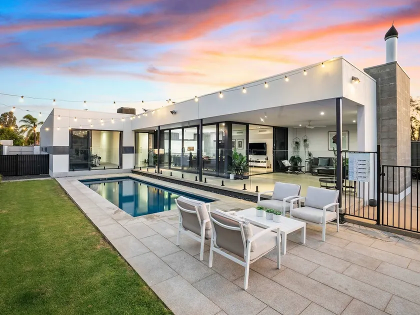 The Sinatra Holiday House - Image 1