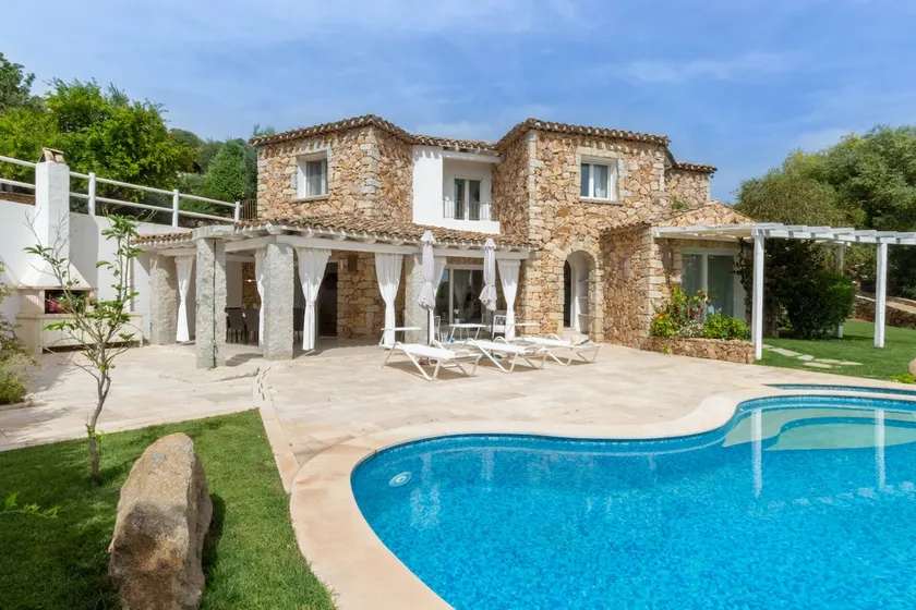 VILLA GINESTRA mit Pool und privatem Garten, nur 500 Meter vom Meer entfernt - Image 1