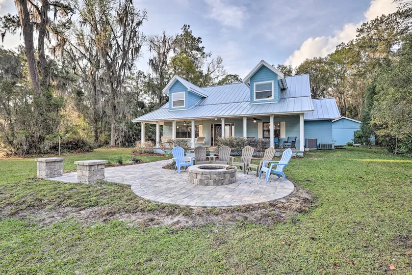 20 Mi to UF Campus: Santa Fe Lake Escape w/ Dock! - Image 1