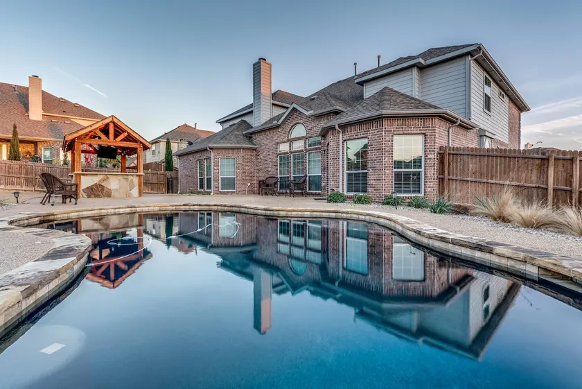 Near Arlington 6-4 Pool Sleeps2o - Image 1