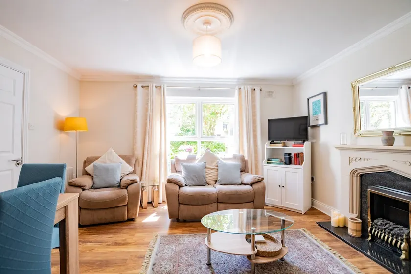 Traditional Irish Townhouse in the Galway Dockland - Image 1