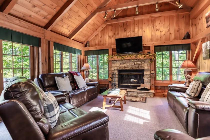 Fire Pit, Hot Tub, Bonus Game Room on 2+ Acres - Image 1