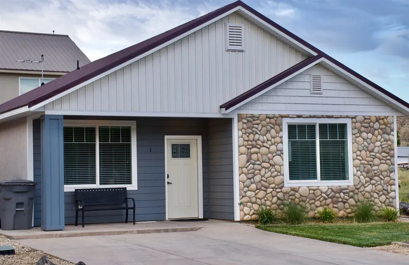 ZC1 Home Away From Home Near Zion - Image 1
