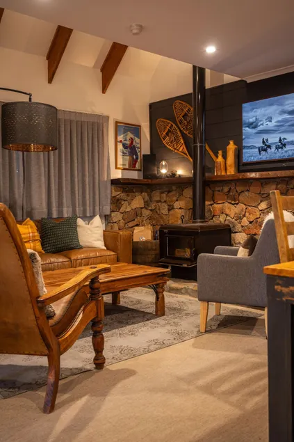 Crackenback Castle free standing chalet with fire place - Image 1