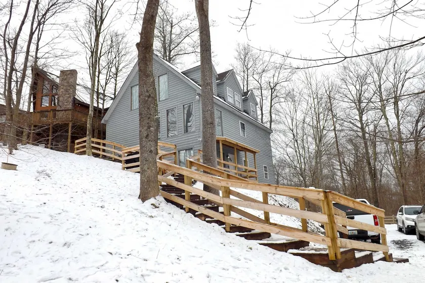 Ski-In/Ski-Out Ghent Cabin w/ Mountain Views! - Image 1