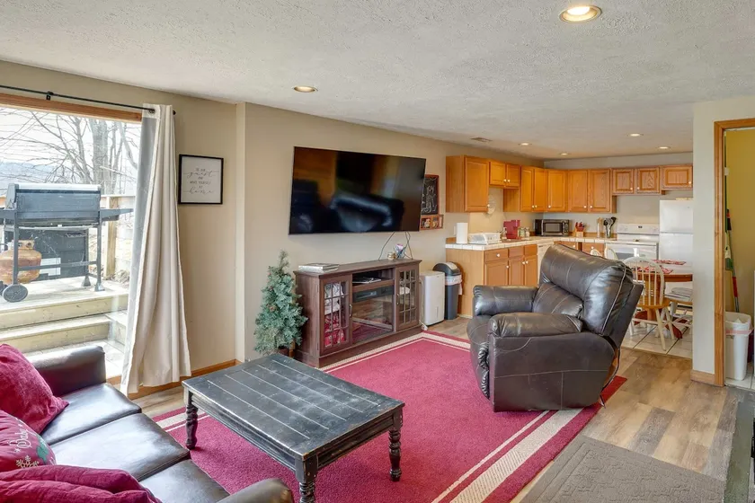 'Snowed Inn' Cozy Winterplace Ski-In/Ski-Out Cabin - Image 1