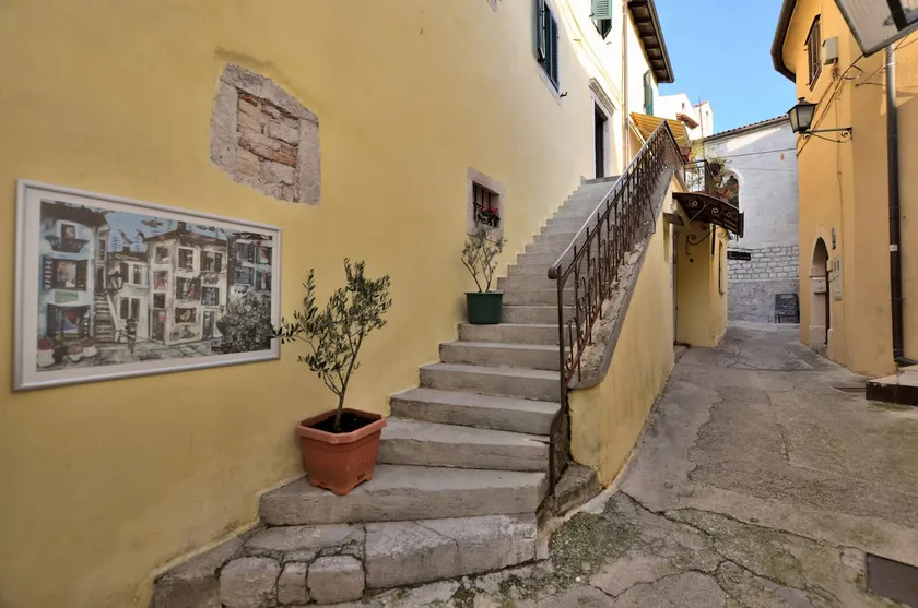 Apartment Stari Grad - Image 1