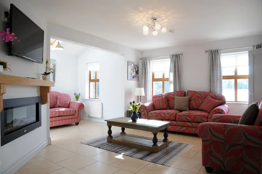 Number 53 Dingle: Holiday Home - Image 1