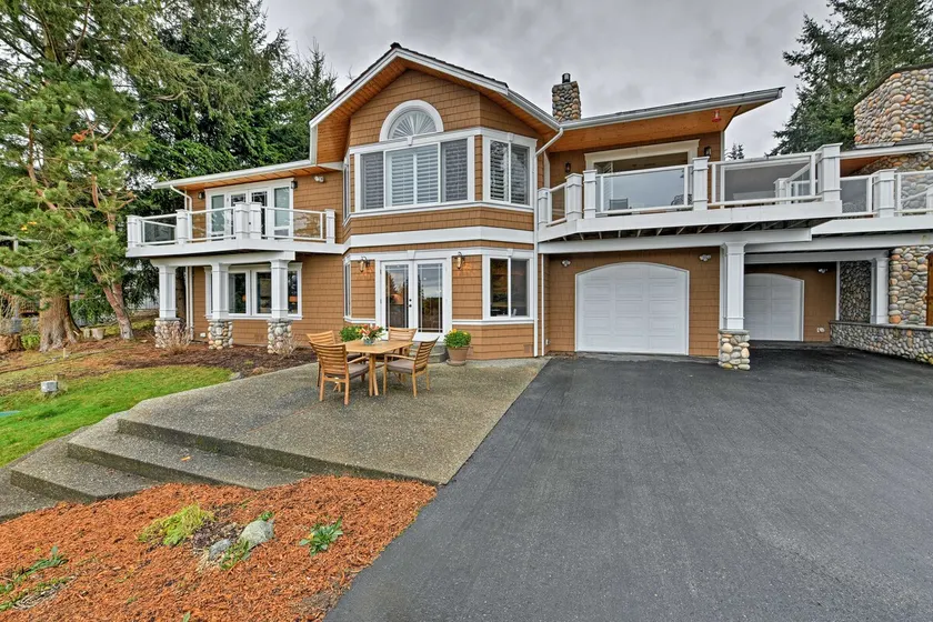 Airy Home Near Anacortes w/ San Juan de Fuca Views - Image 1