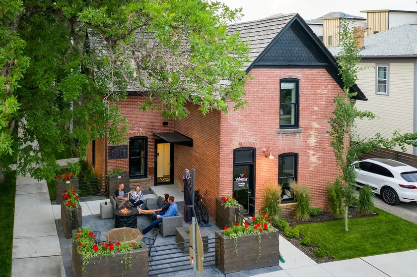 *Downtown Luxury + Outdoor Patio*~ Walk Everywhere - Image 1