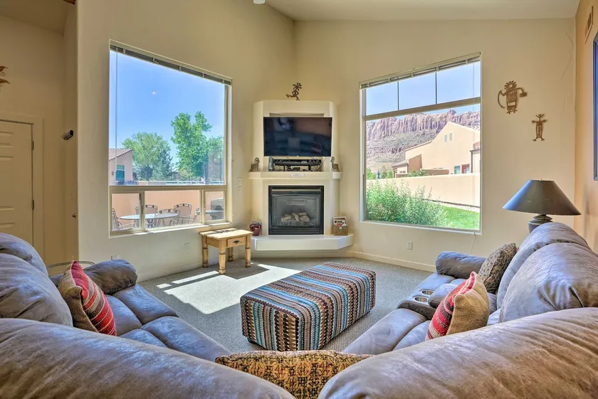 Moab Townhome w/ Pool Access + Stunning Mtn Views! - Image 1