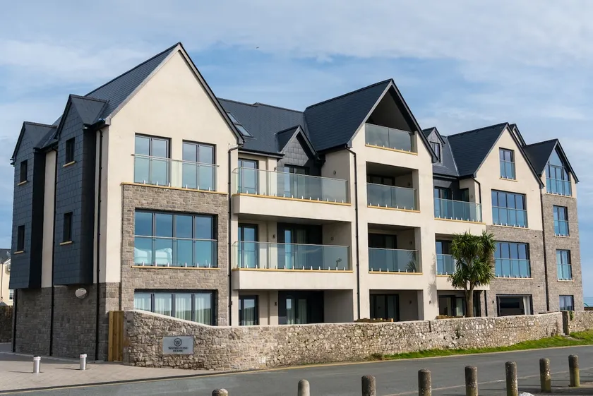 Apartment 3 Waterstone House - Sea Front Apartment, Hot Tub - Image 1