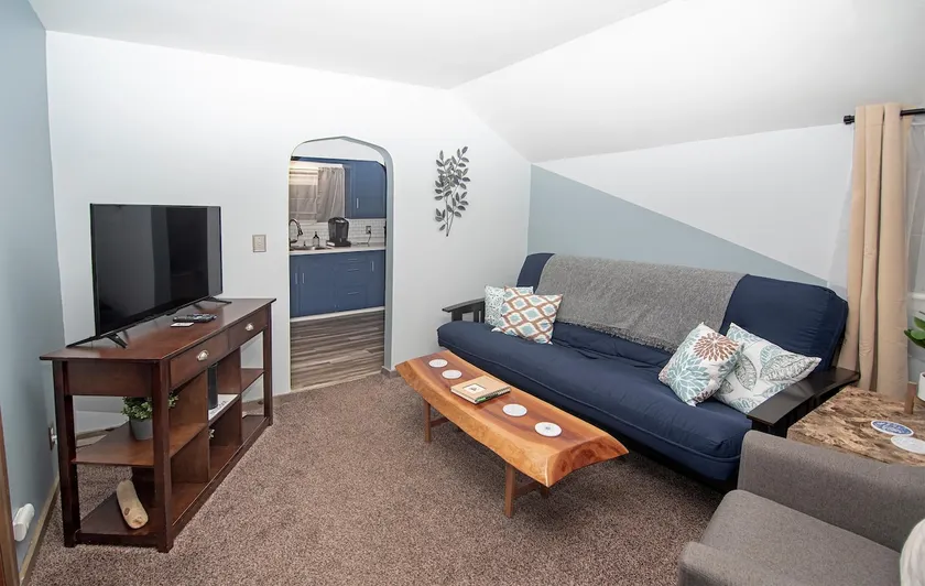TH3-Updated Apartment Downtown Munising, Walk to Attractions & Lake Superior - Image 1