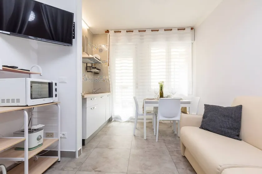 Dream Studio · 2 min Bus – Easy Venice Access - Image 1
