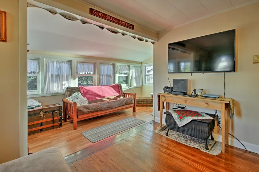 Steps to Cape Cod Canal: Pet-Friendly Home - Image 1