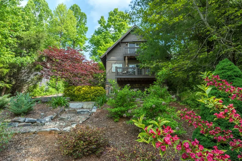Sparrow Cottage | Charming Arts & Crafts Cottage with Grill, Fire Pit & Mountaintop Views! - Image 1