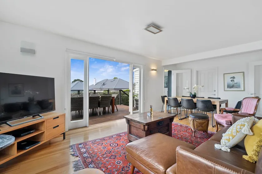 Stunning newly renovated home in perfect location - Image 1