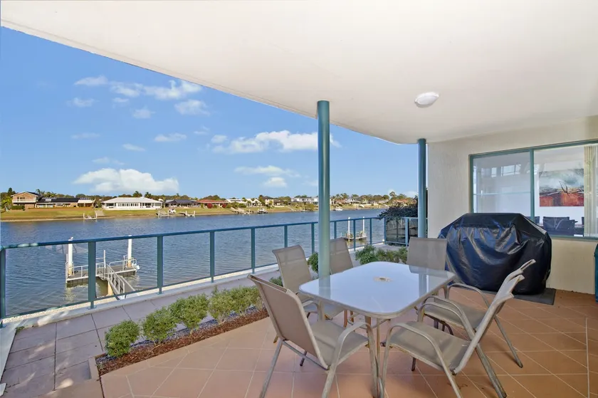 Golfinhos 2, 7 Commodore Crescent, - Image 1