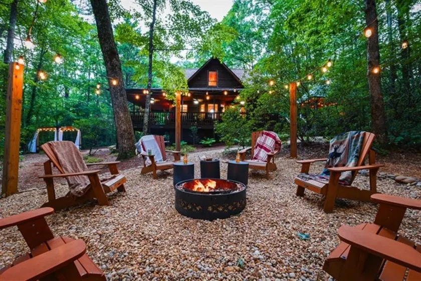 Award-Winning Cabin Near Helen with Hot Tub - Image 1