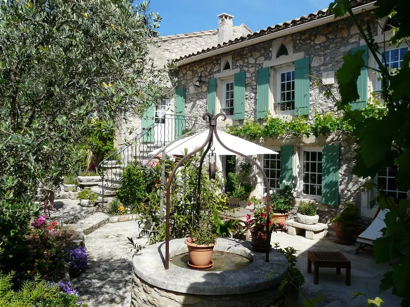 PROVENCAL af tegn med POOL kampagne i Eygalieres - Image 1