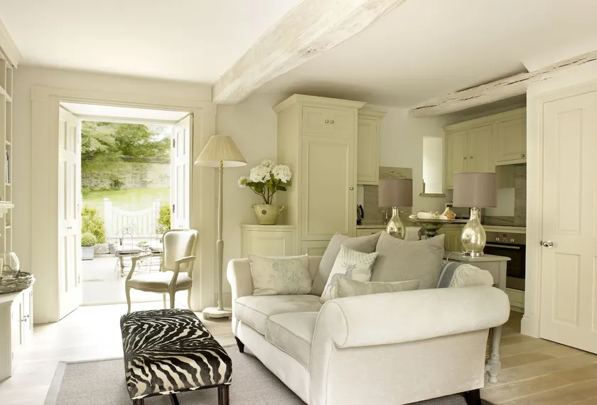 Casa de campo de lujo del siglo 18 en Tinwell es una morada de ensueño para parejas que buscan una escapada romántica. - Image 1