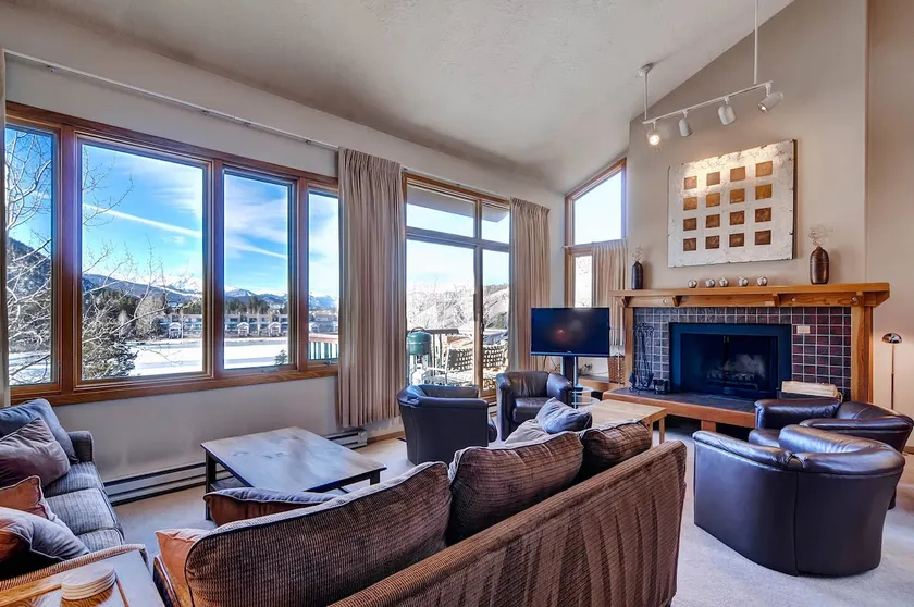 3br Condo on Bus Route~lenawee 1735. Kids Ski Free - Image 1