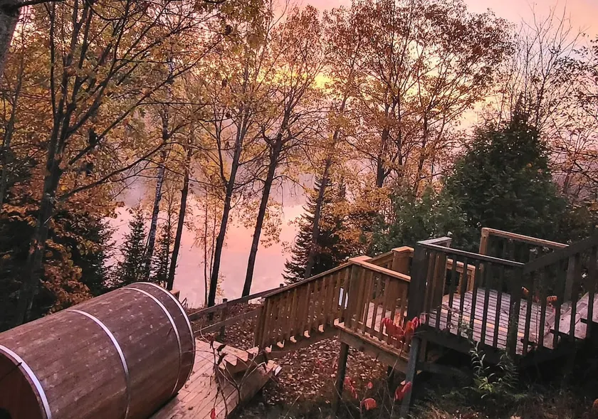 Spacious Bancroft Cottage- Private Lakefront / Sauna / In Town - Image 1