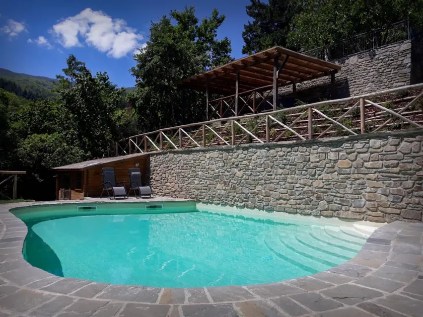 Purgatorio house, a typical Tuscan structure with pool, surrounded by nature. - Image 1