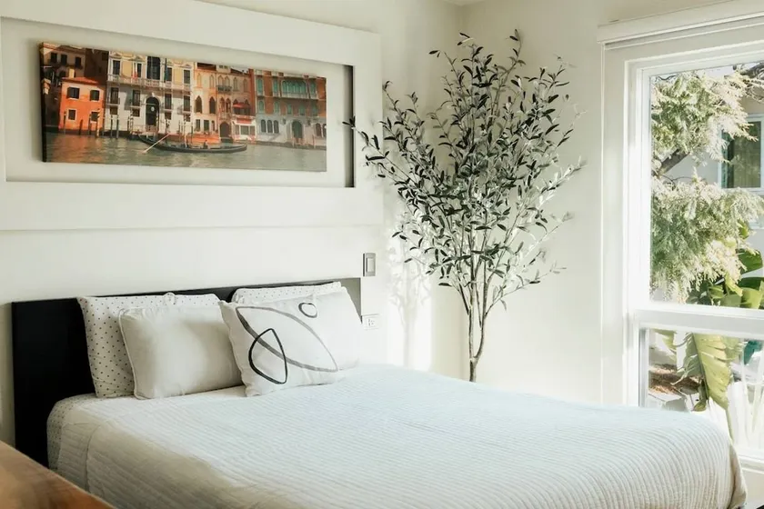 Studio 112 - Style & Comfort, Central Location - Image 1