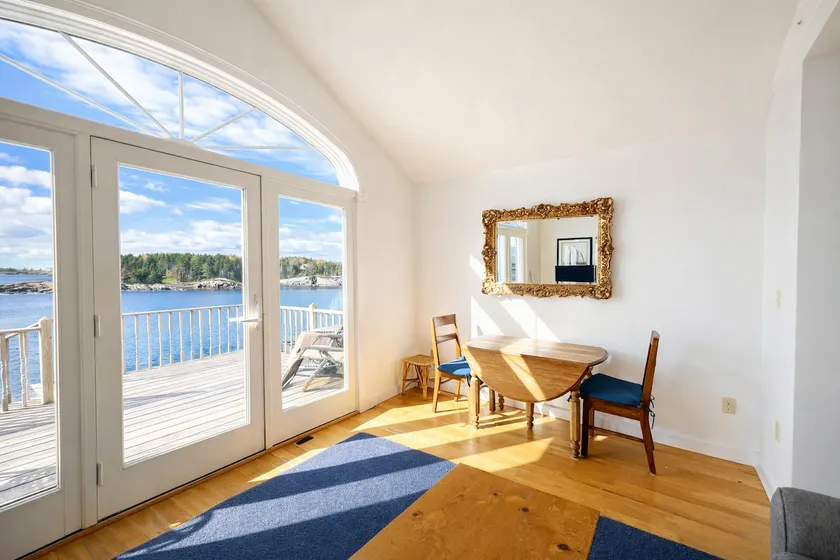 Beautiful gargage apartment with open ocean views. - Image 1