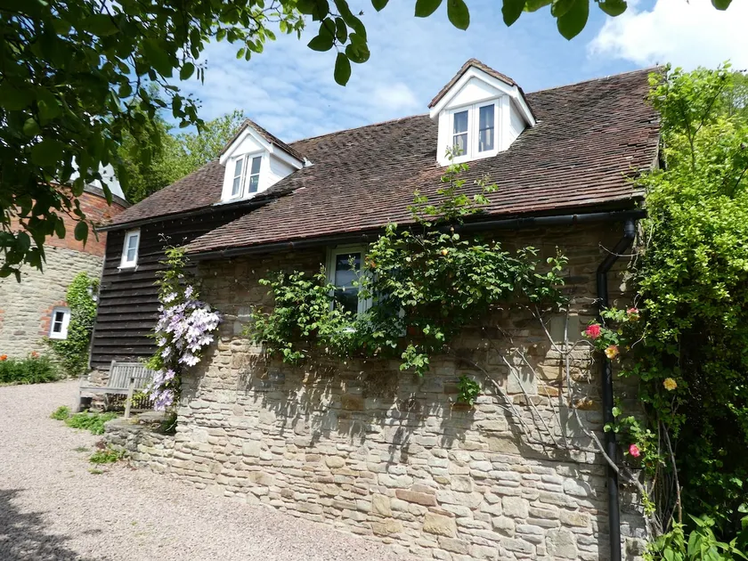 Saddlestones Cottage - sleeps 4 guests  in 2 bedrooms - Image 1