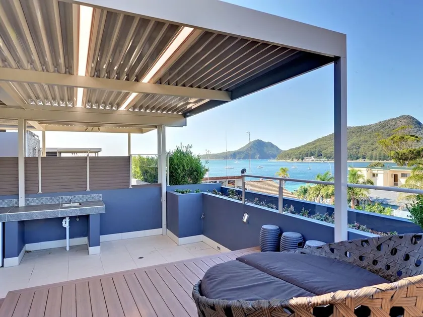 Aura 10 Shoal Bay - Image 1