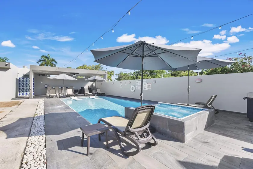AQUA Ville Moderna 1 - Spacious 4BR Villa-Suite with King Beds - Image 1