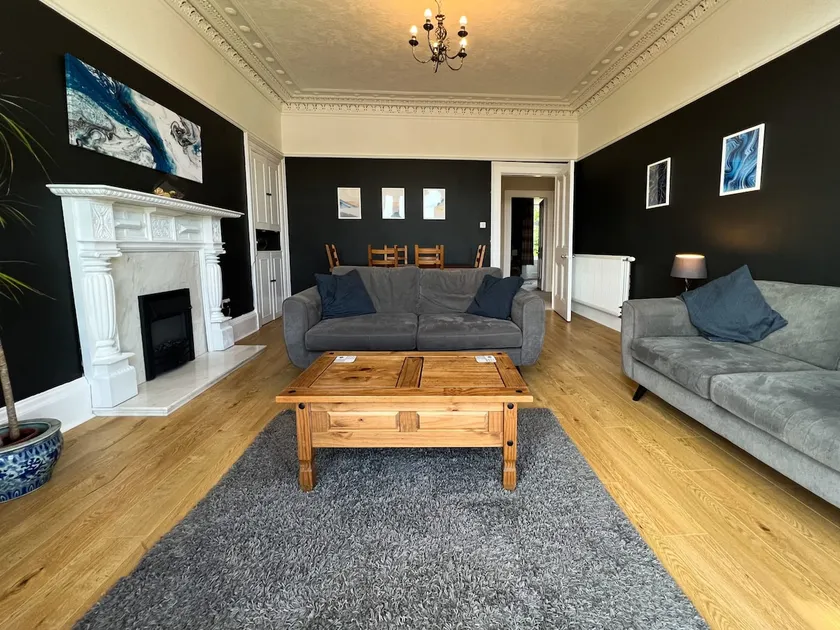 A Spacious Flat with Character - Private Car Space - Image 1