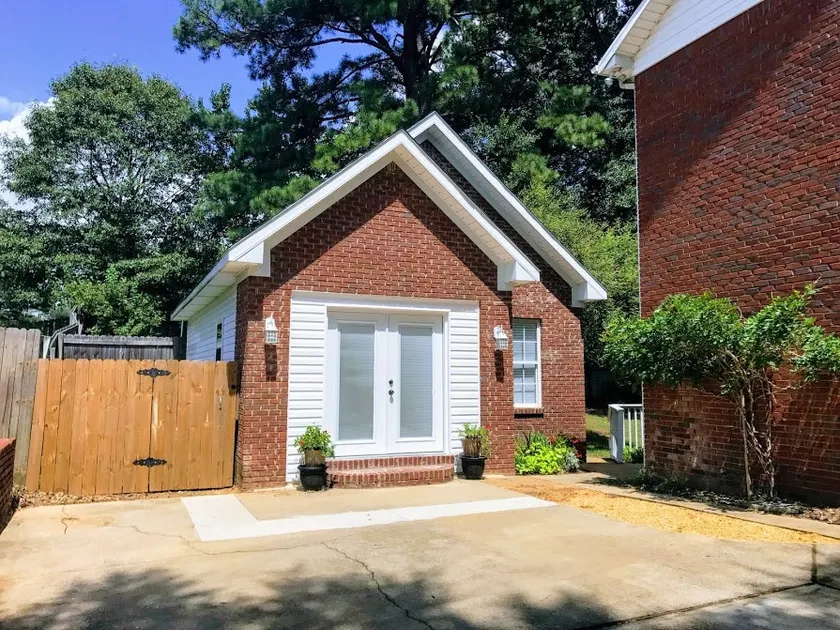 Southern Charmer Cottage - Image 1