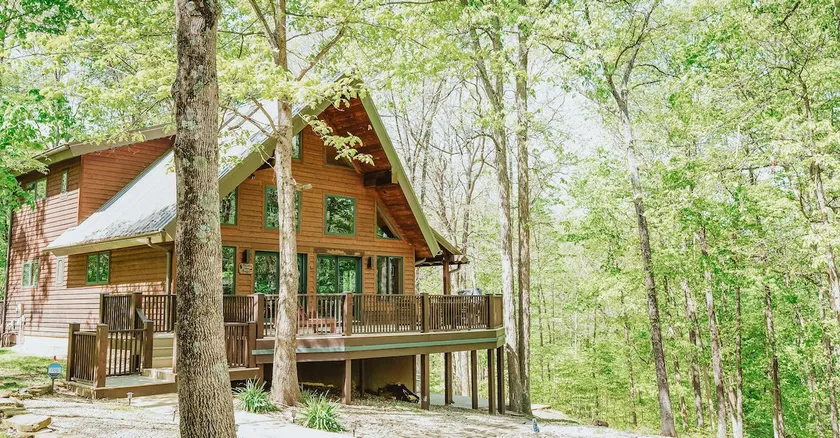 Paradise View Log Cabin near Lake Lemon. Four bedrooms, pet-friendly! - Image 1