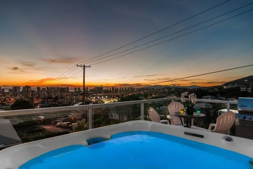 Hale Ohana: 7BR Estate w/ 2 Hot Tubs & Ocean Views - Image 1