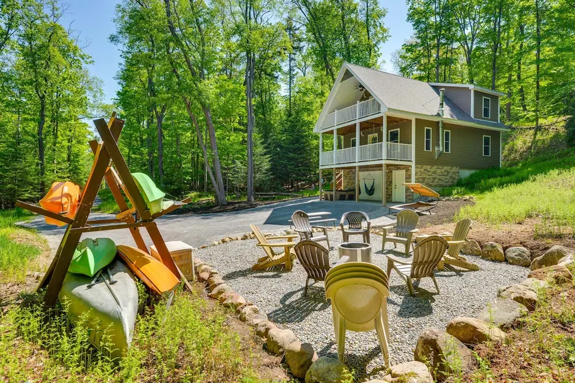 Mysigt Old Forge Home w / 2 Porches, Fire Pit, Hot Tub - Image 1