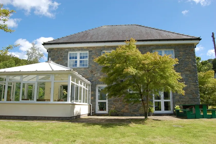 Glan Yr Afon premium holiday home with hot tub - Image 1
