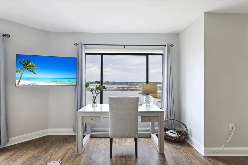 Beautiful Sunset & Water Views, Bike to the Beach! - Image 1